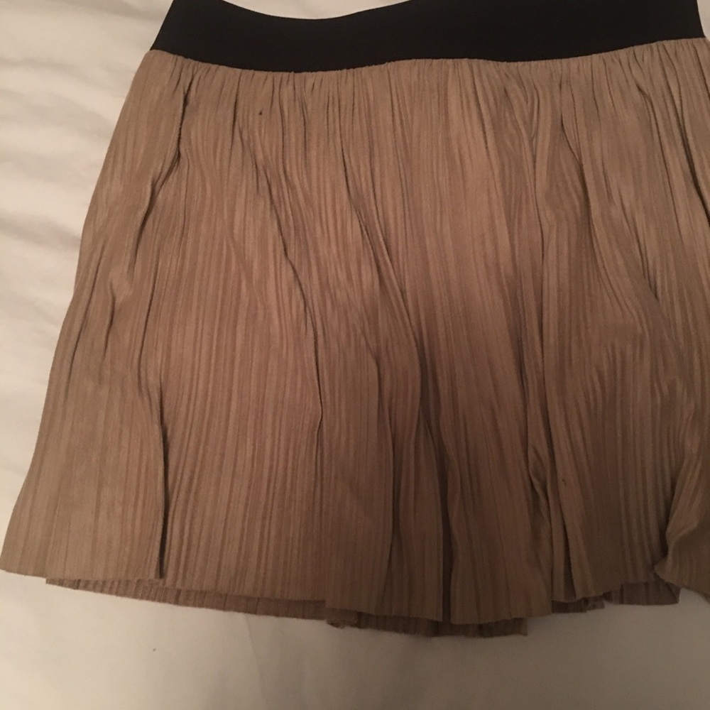 BCBG MAX AZRIA pleated skirt - Picture 3 of 10